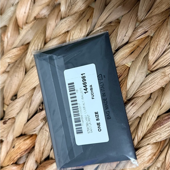 YSL Saint Laurent bi fold wallet in Fuscia Grain De Poudre - Picture 9 of 14